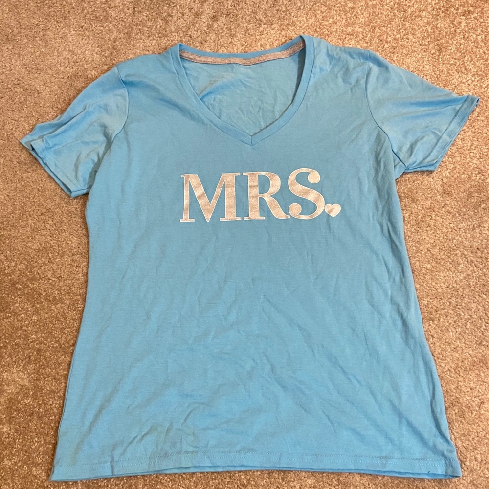 MRS. Vneck tee